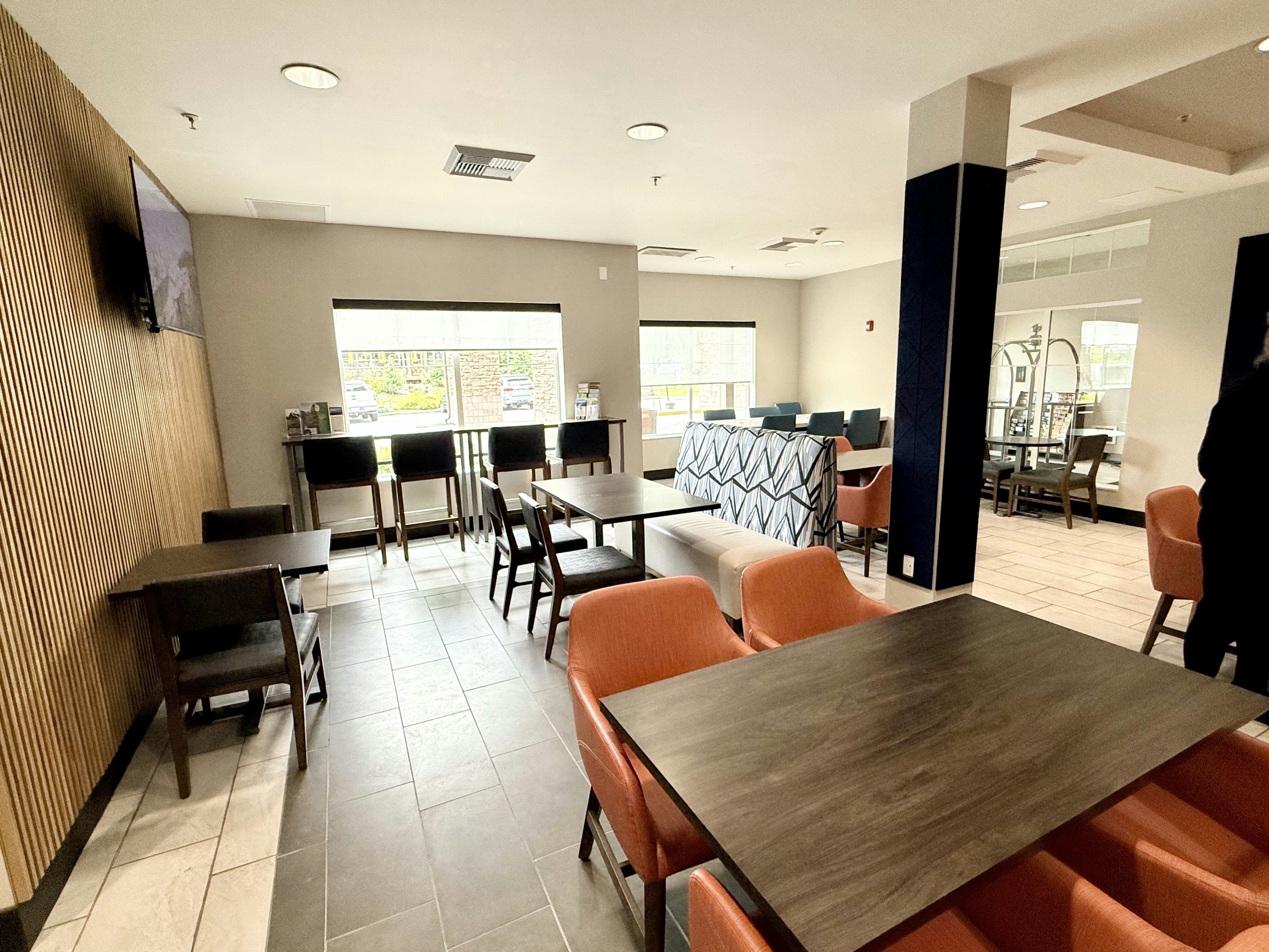 Holiday Inn Express Hotel & Suites North Sequim 61/77