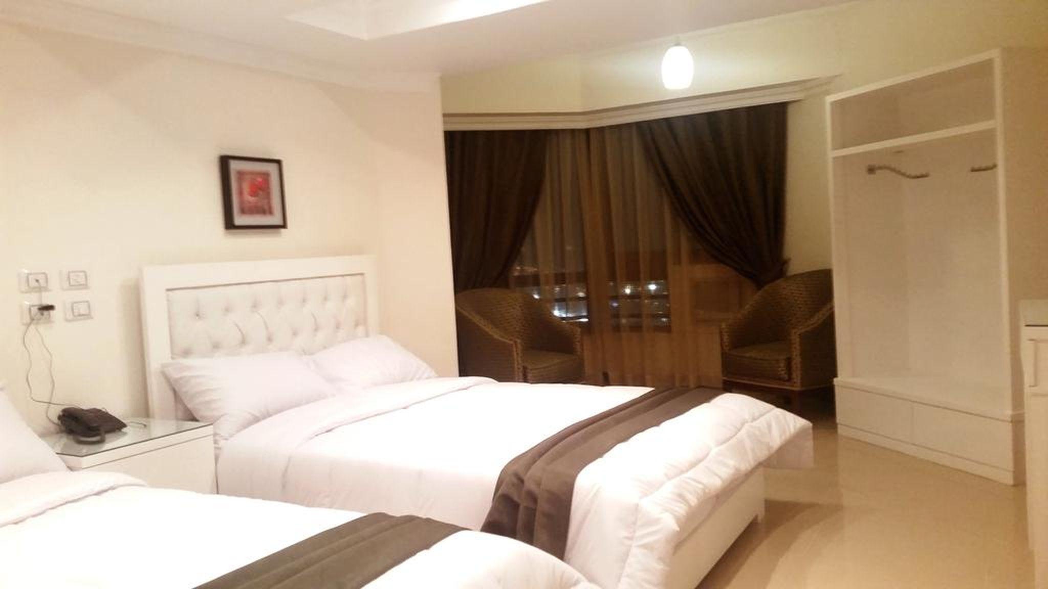 Deluxe, Double Bed