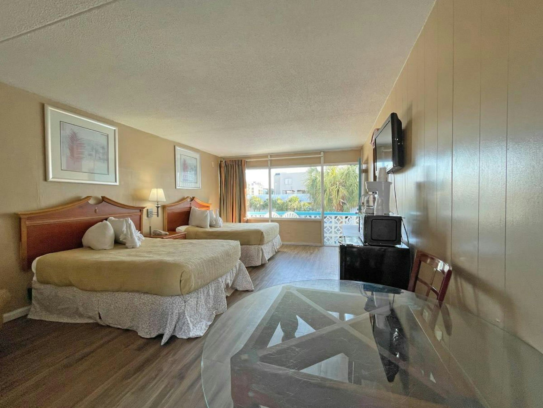 Polynesian Ocean Front Hotel 6/42