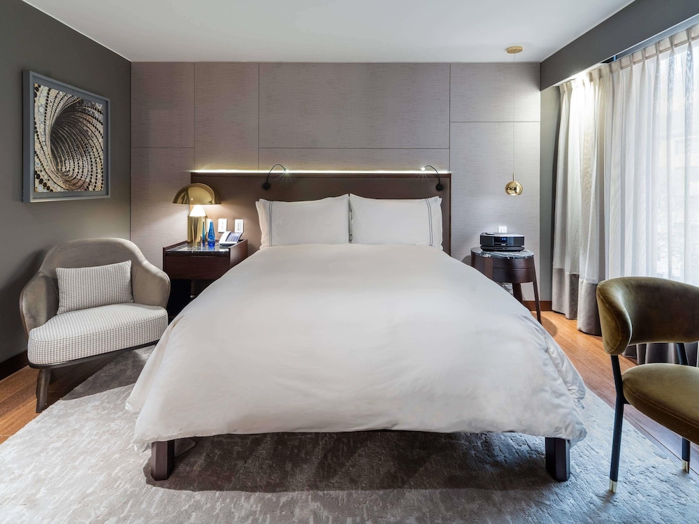 CLASSIC, QUEEN BED