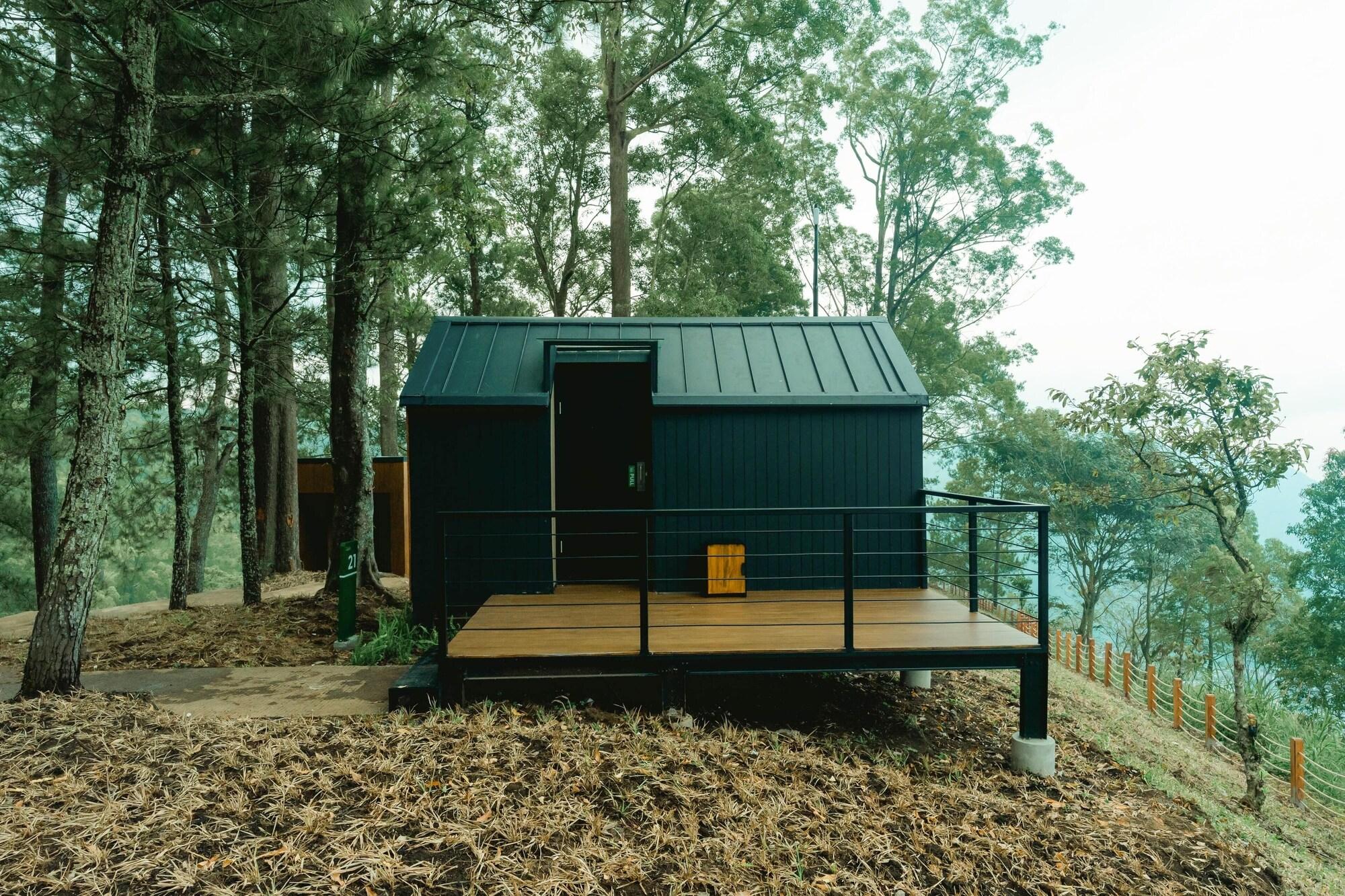 Bobocabin Coban Rondo Malang 12/23