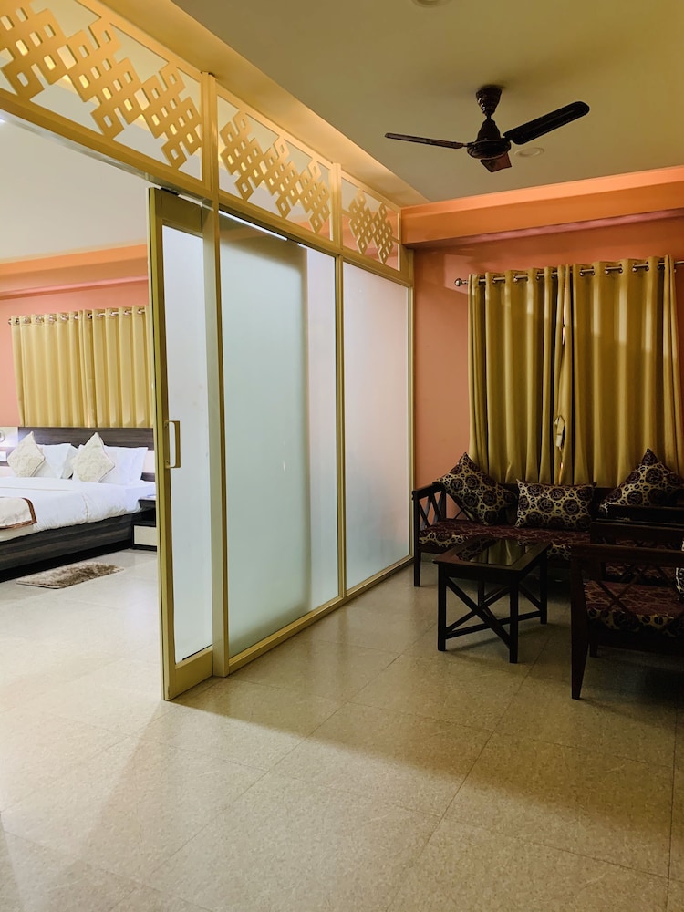 The Loft Hotel 11/50