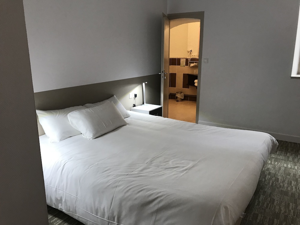 Hôtel Du Clocher 12/25