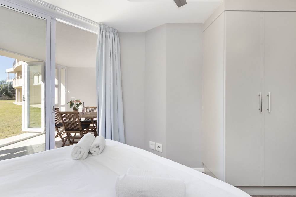 Luxury On The Beach Lagoon Beach 14/55