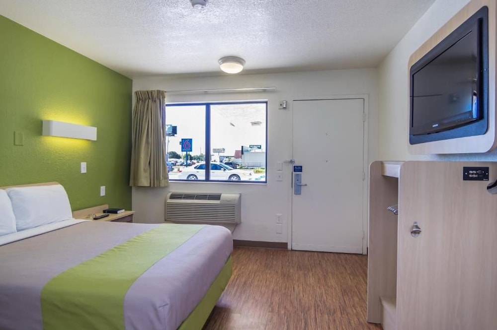 Motel6 Bellmead, TX - Waco 32/57