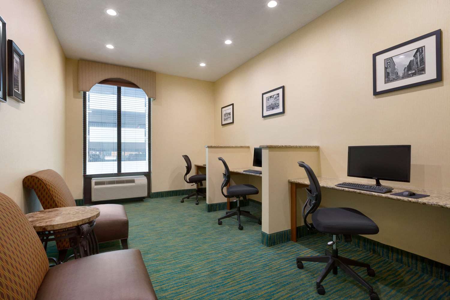 Days Inn By Wyndham Baltimore Inner Harbor 44/52