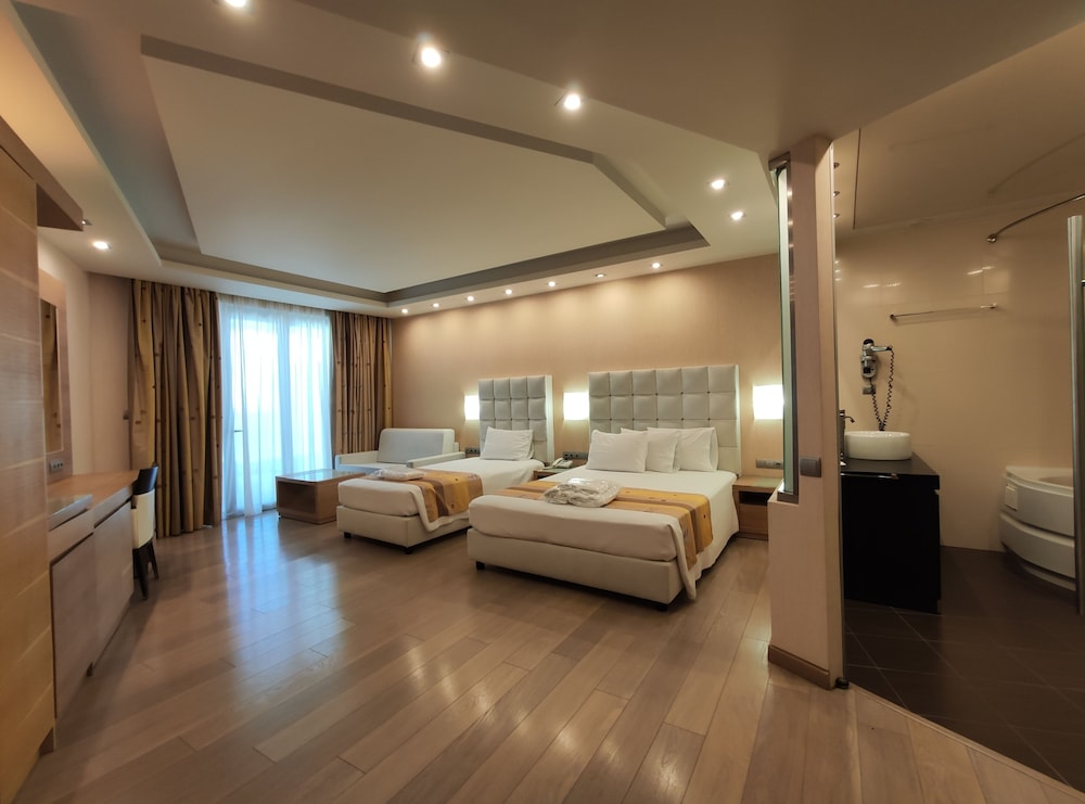 ROOM, TRIPLE, SEA VIEW
