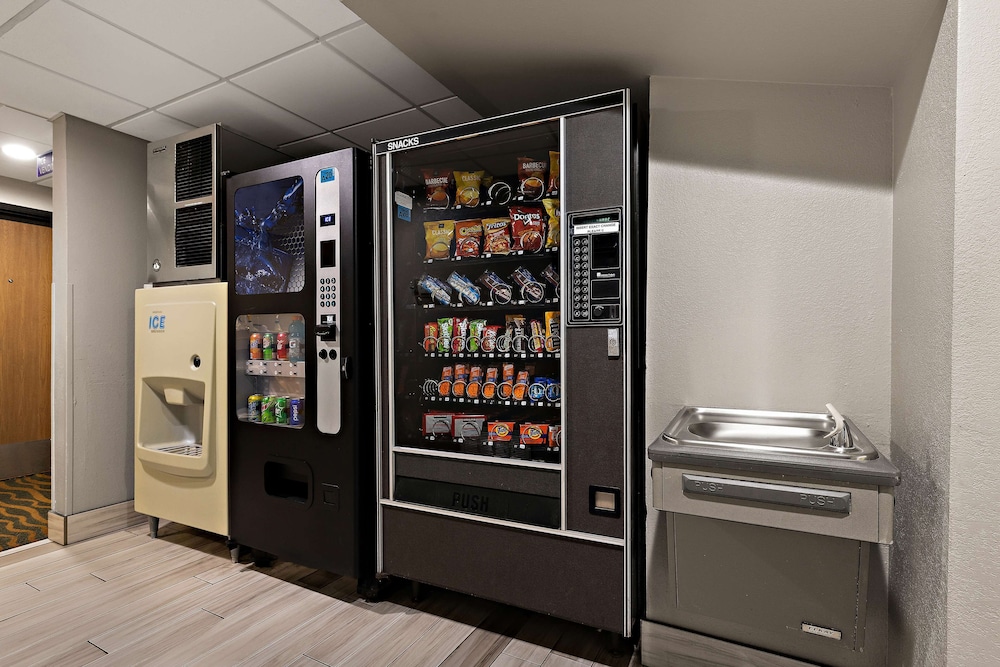 SureStay Plus Hotel by Best Western Tulsa East 写真4