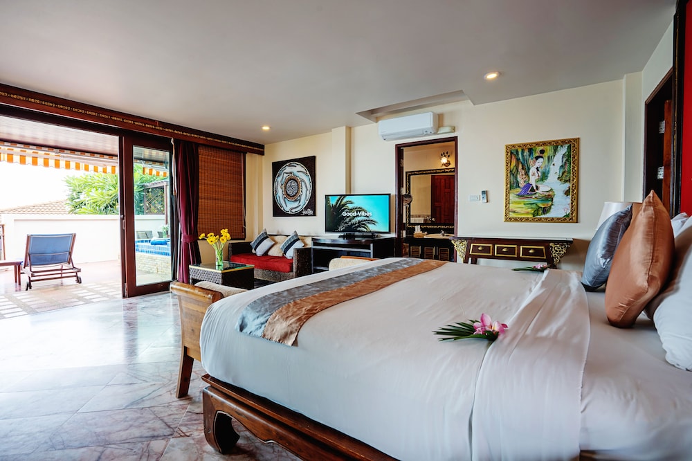 1 Bedroom, Pool, Suite, King and Queen Bed