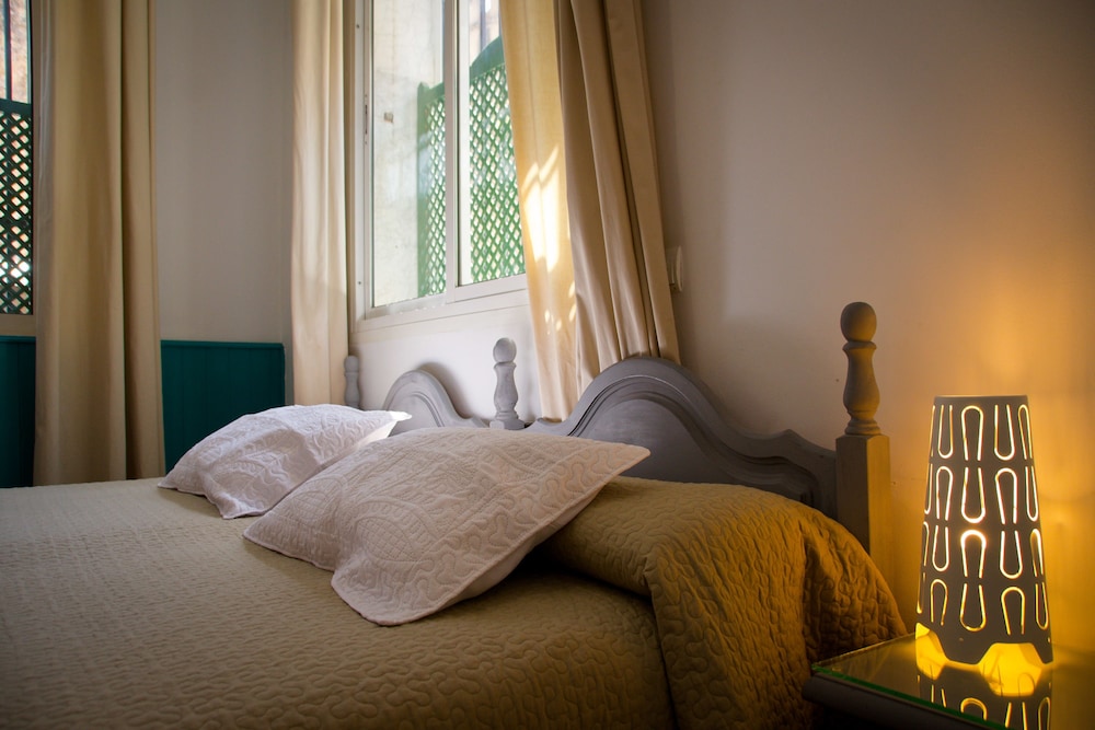 Hostal La Muralla 28/48