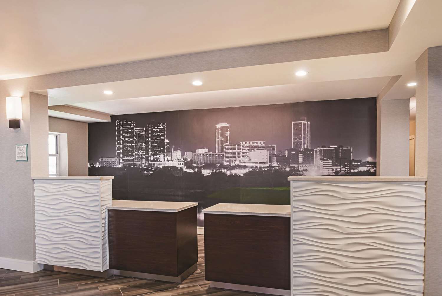 La Quinta Inn & Suites by Wyndham Fort Worth North 9/45