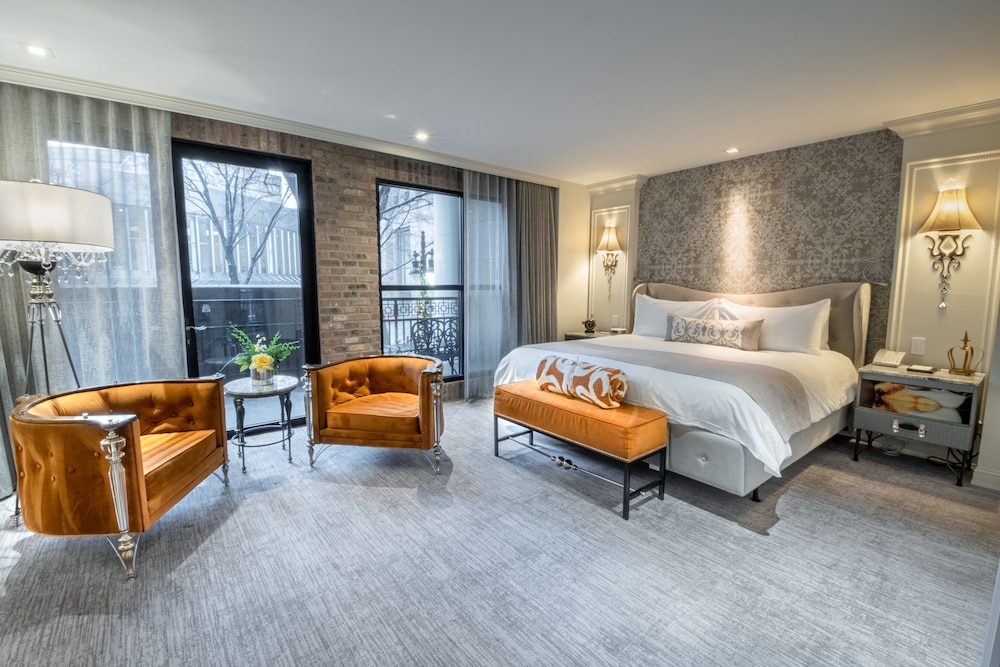 SUITE, KING BED, BALCONY, ACCESSIBLE