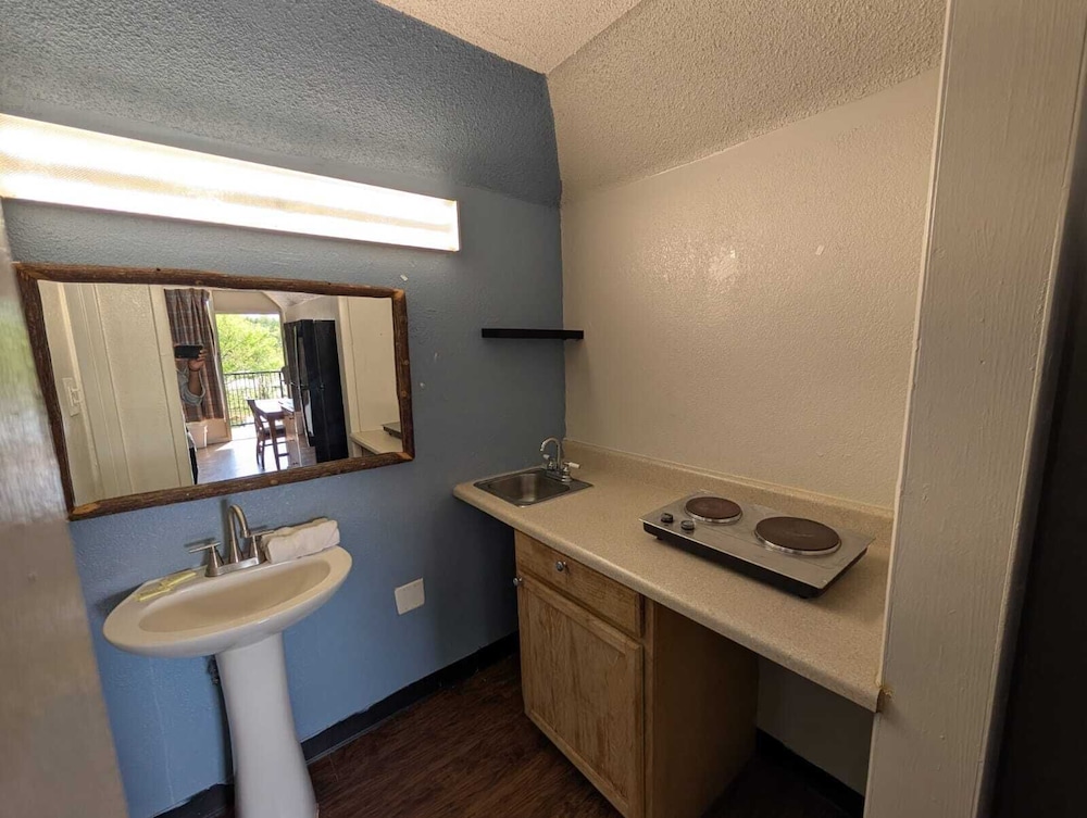 Hotel Cartersville, GA 46/50