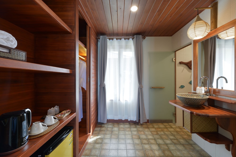 Pingchan Beachfront Resort 50/50