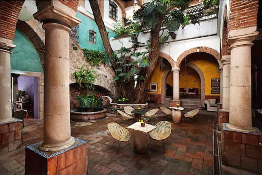 Hotel Los Arcos 54/65