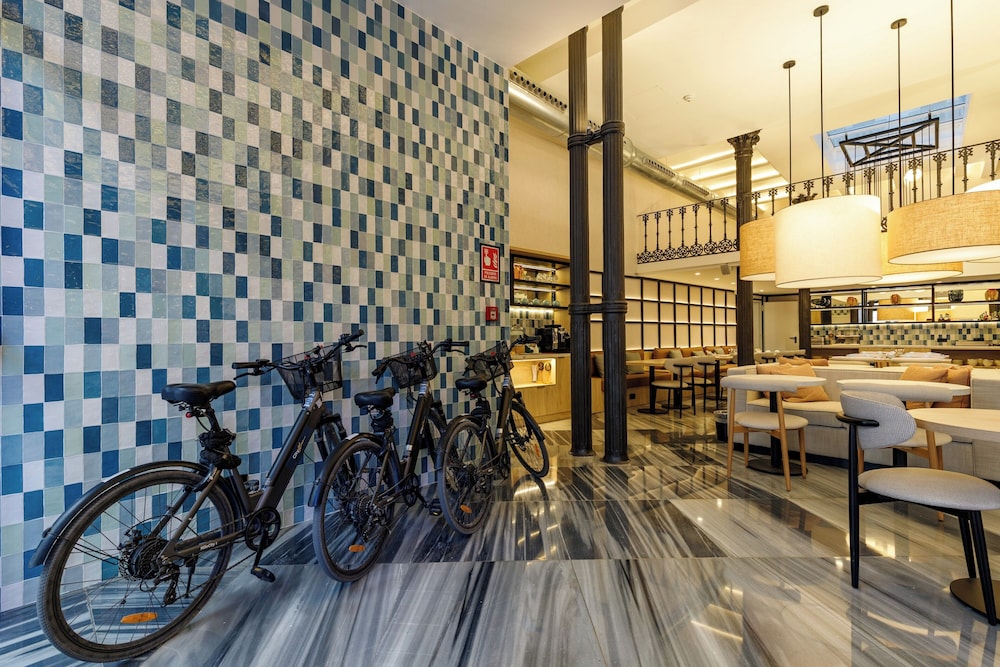 Petit Palace Plaza de La Reina 42/70