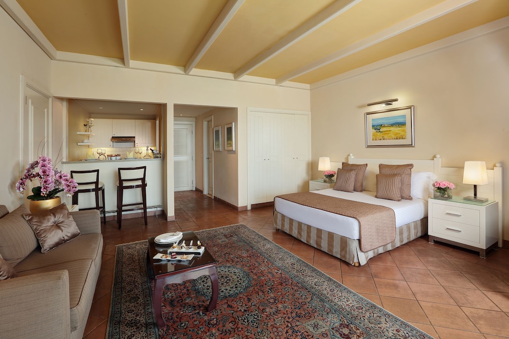 SUPERIOR, QUEEN BED