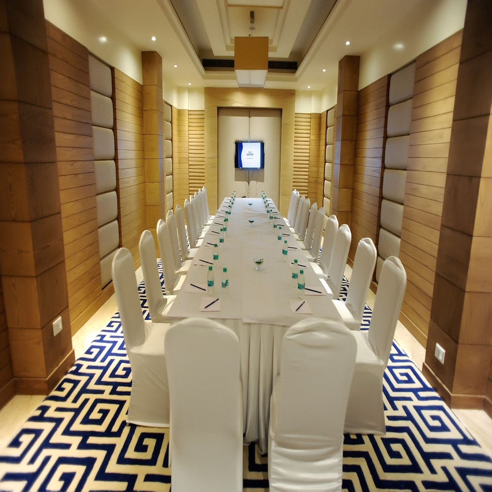 Sarovar Portico 48/50