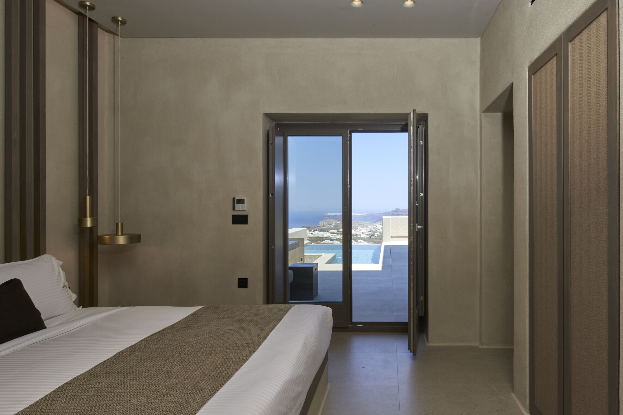 CROWN, GRAND, SUITE, OUTDOOR JETTED TUB, TWO STORY, PRIVATE POOL