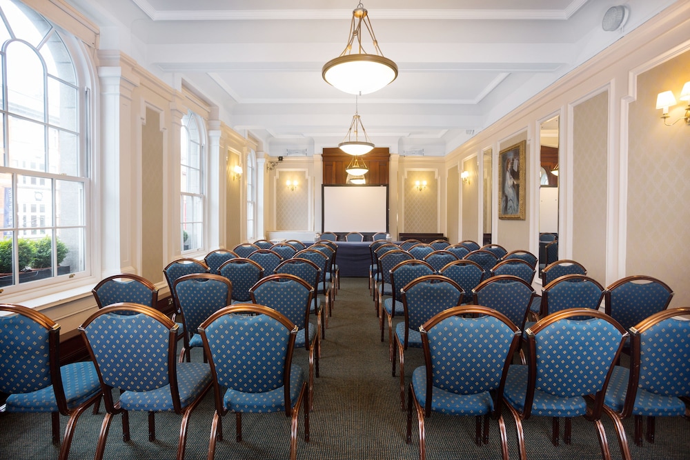 Wynns Hotel 26/33