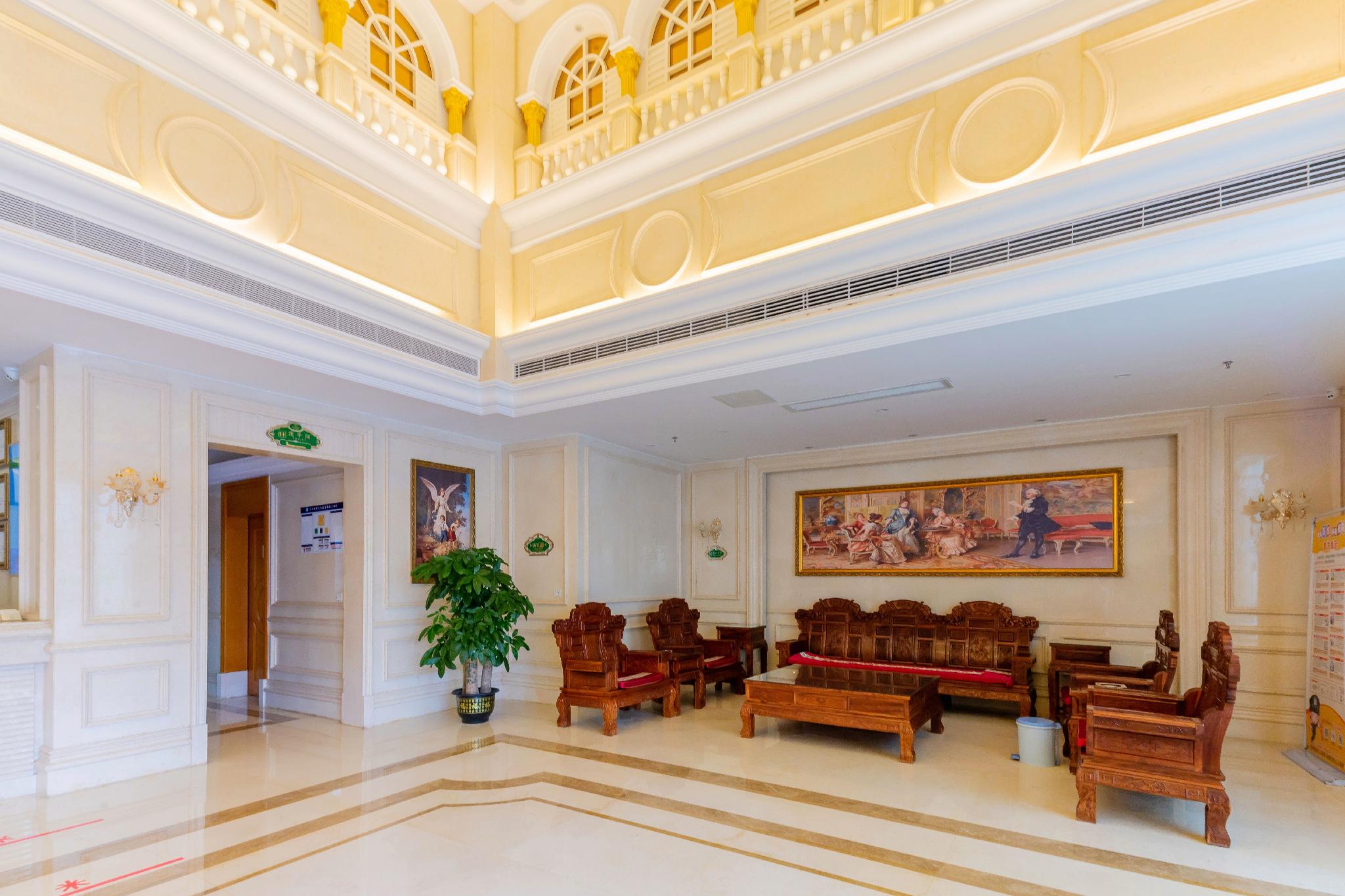 Vienna Hotel (Huizhou Danshui Baiyun Road) 42/52