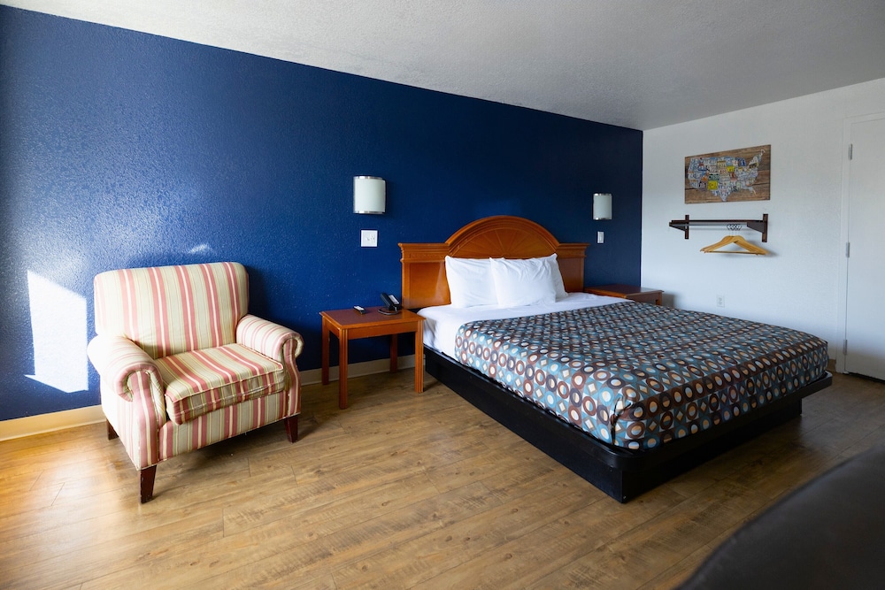ROOM, KING BED