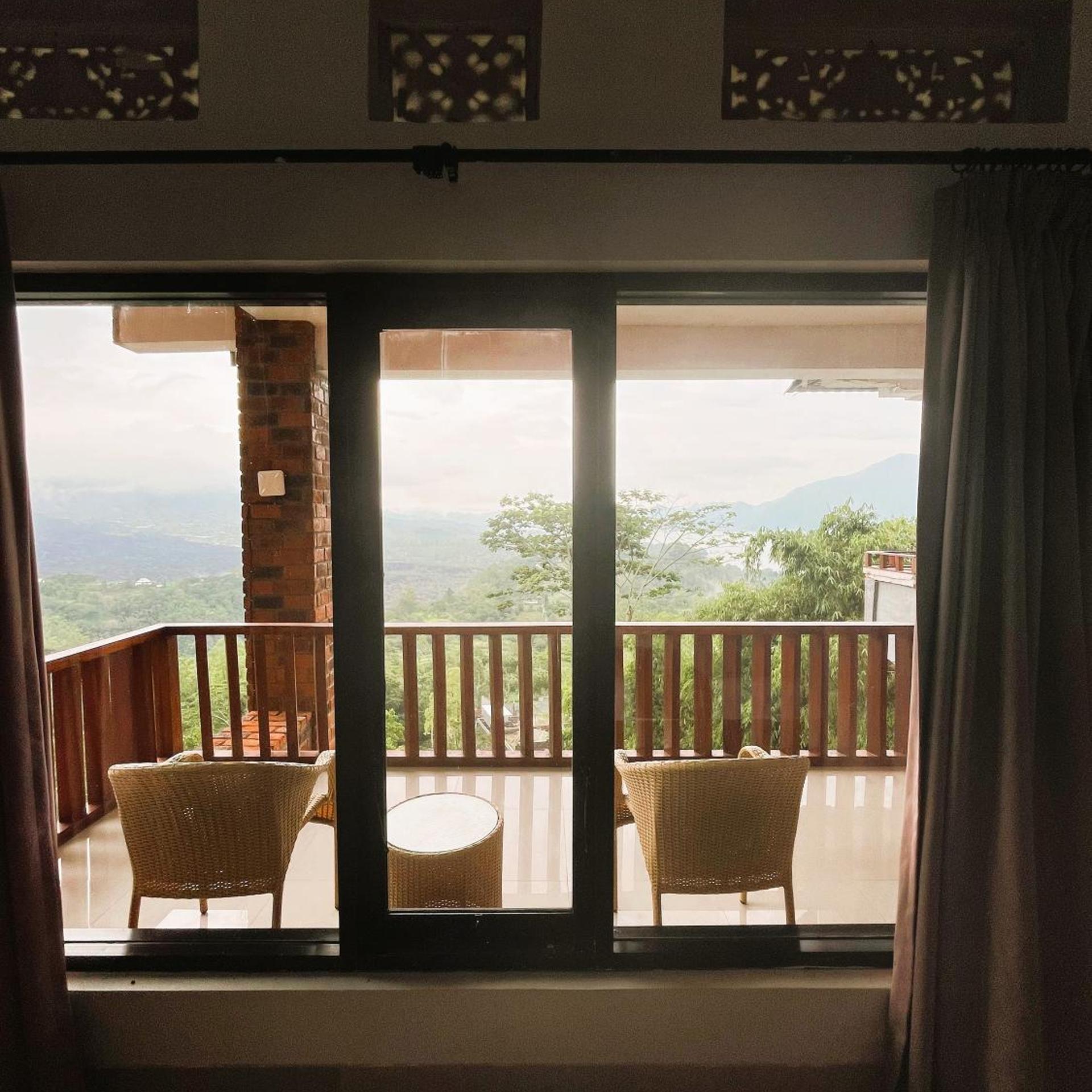 Caldera Hotel & Restaurant 36/50