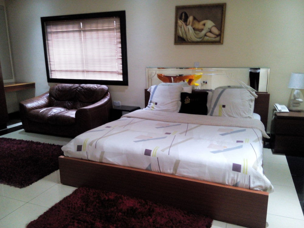 Marshal Suites Luxury Apartments 6/9