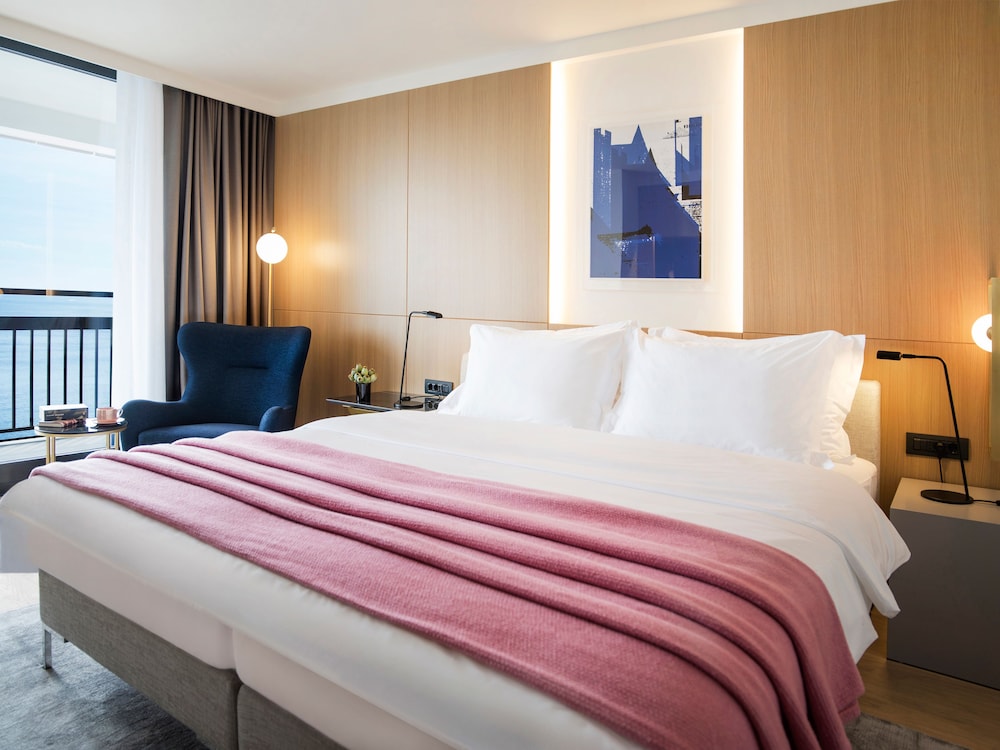 DELUXE, DOUBLE BED, SEA VIEW, BALCONY