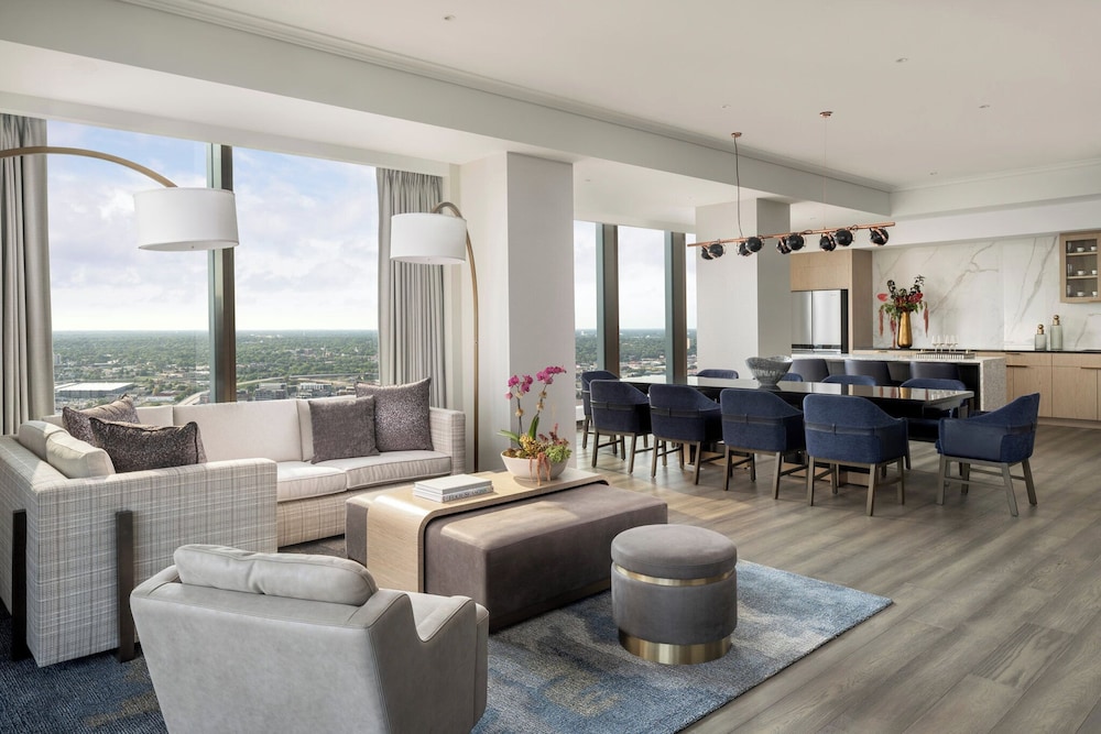 PRESIDENTIAL, SUITE