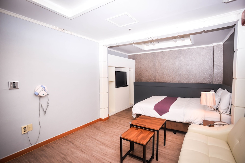 Noblesse Hotel 15/50