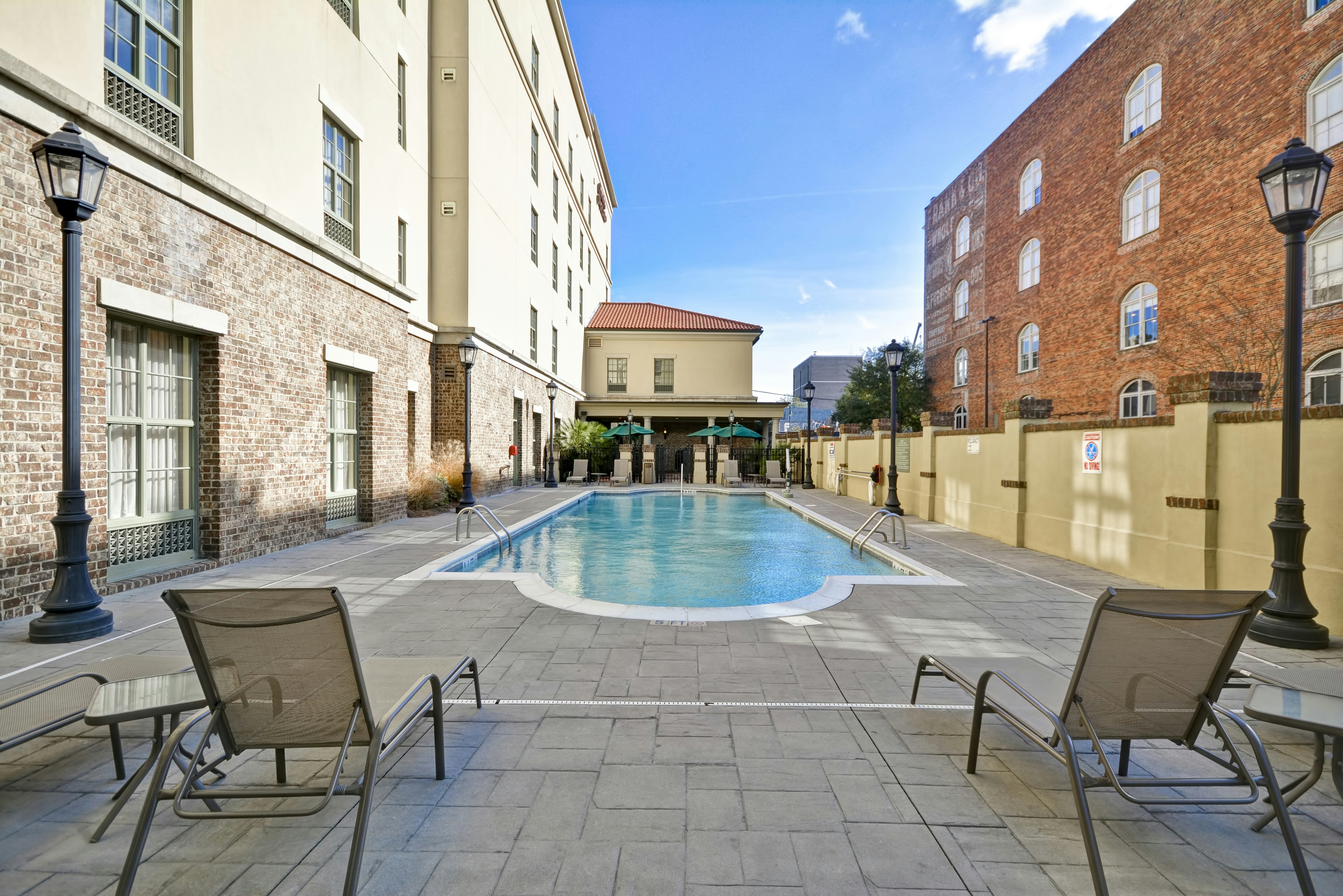 Hampton Inn and Suites Savannah Historic District 74/77