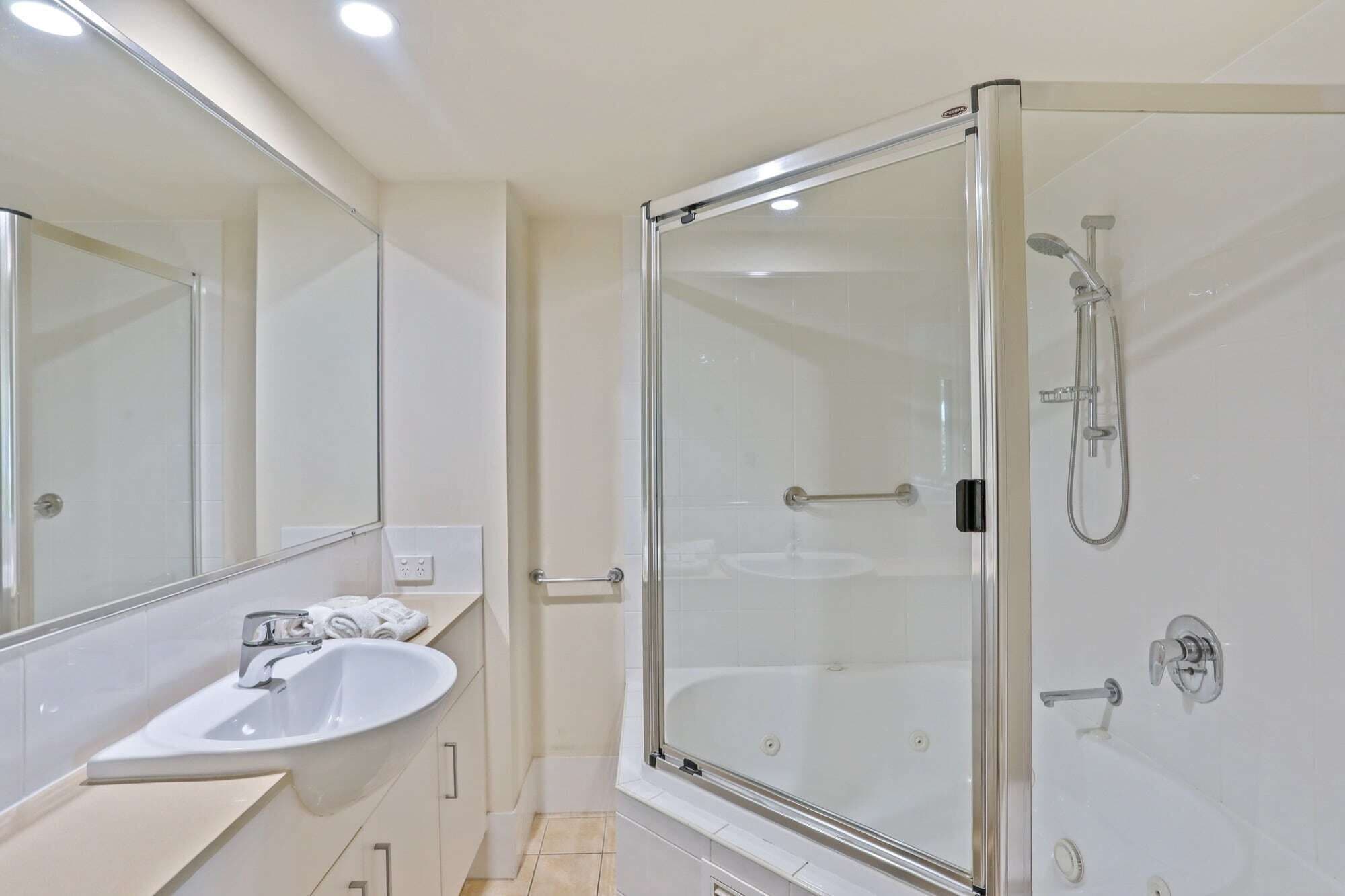 2 Bedrooms, Roof Top, Spa, Apartment, King and Twin Beds، OCEAN VISTA ON ALEX 10/10