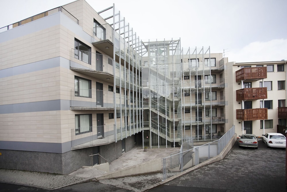 Planet Apartments 60/74