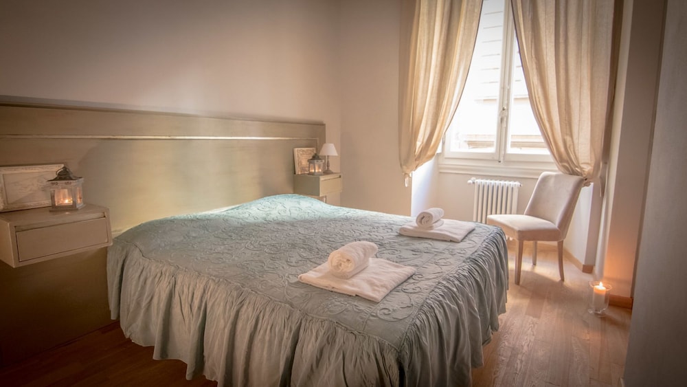 Breathtaking 4BD Apt 5min Walk to Duomo 6/33
