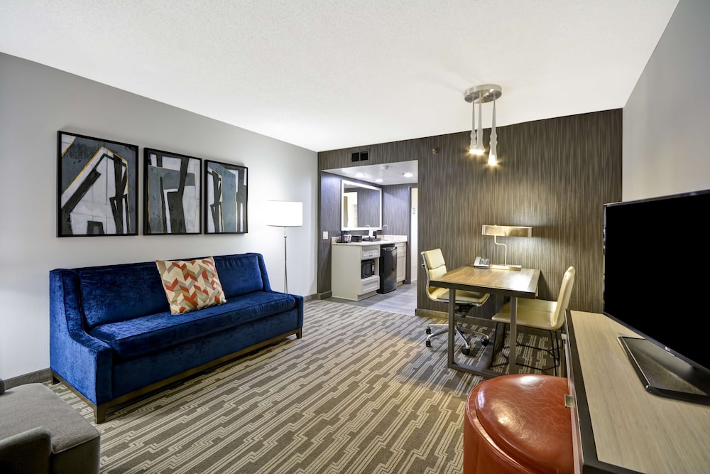 Embassy Suites Charlotte 34/73