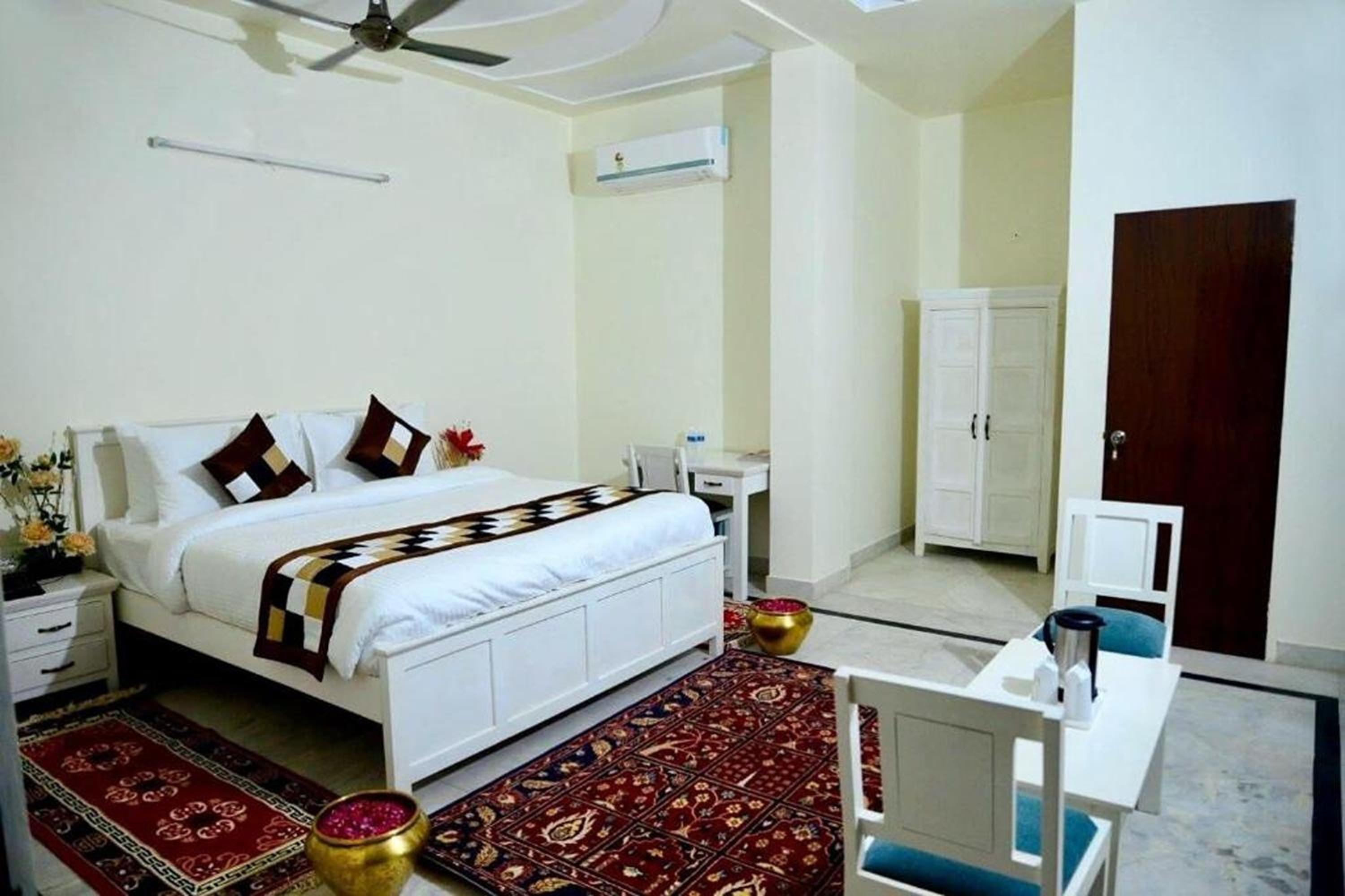 Fabhotel Dior Pink City