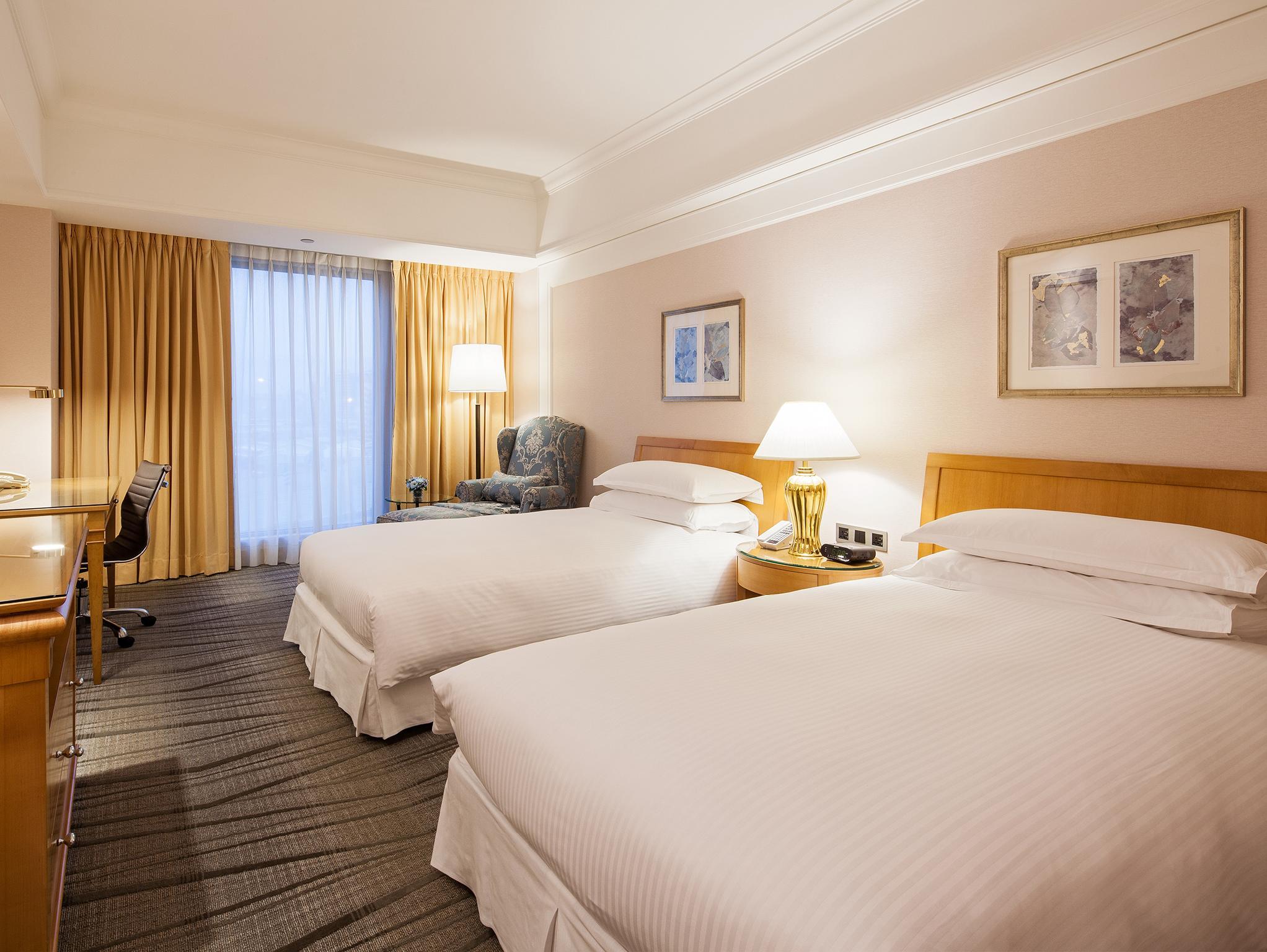 SUPERIOR, TWIN BEDS, BATHTUB