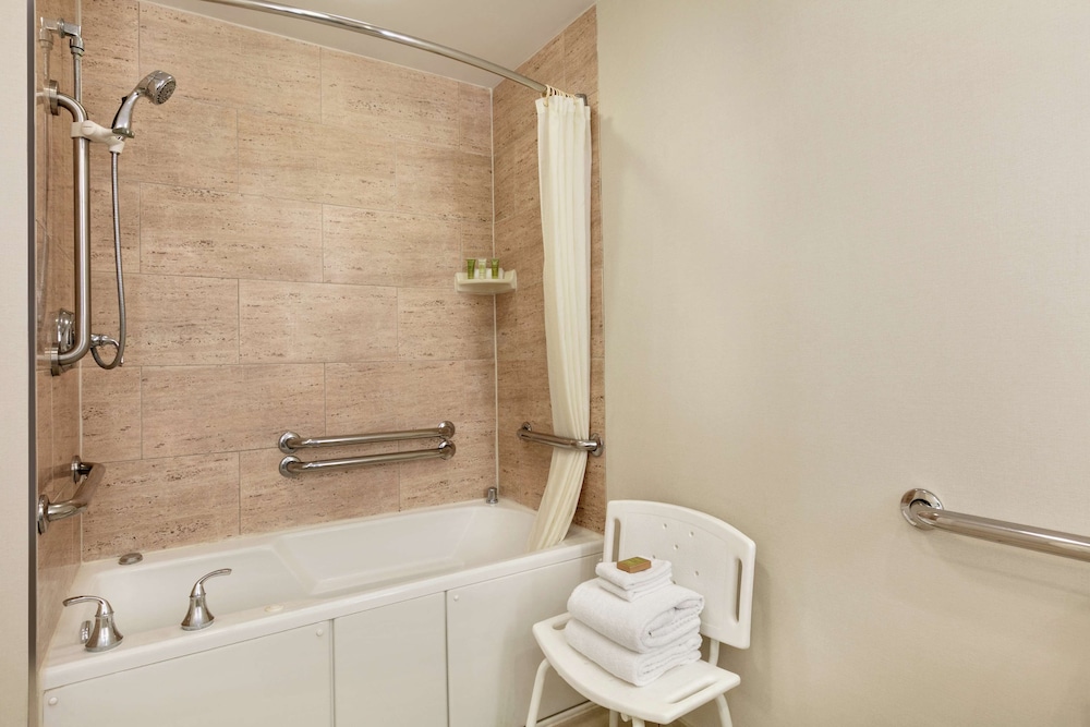 Hilton Suites Ocean City Oceanfront 20/63