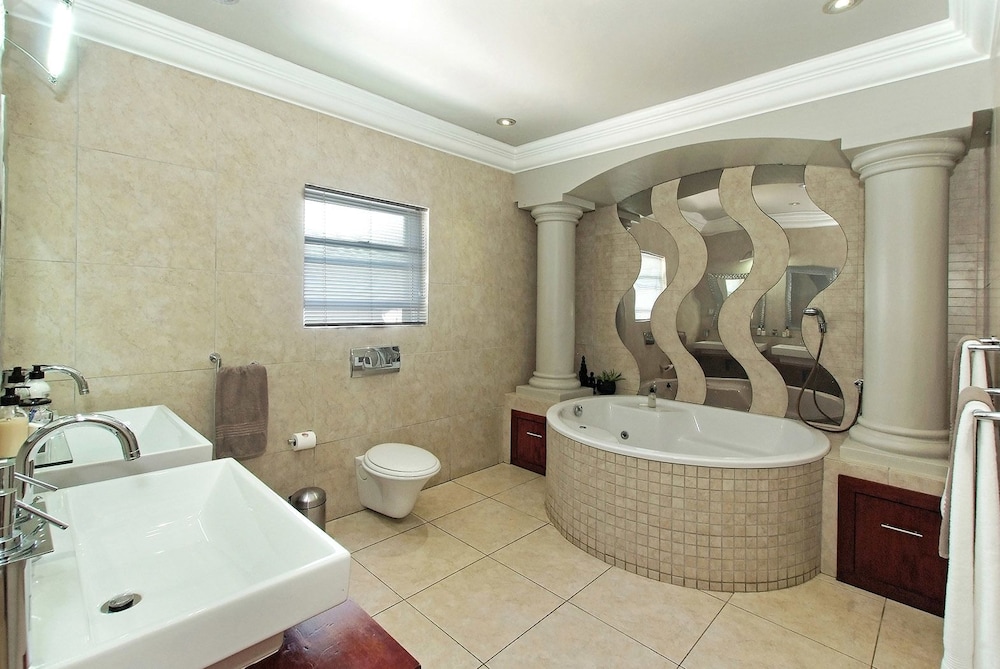 Ushaka Manor Guest House 36/37