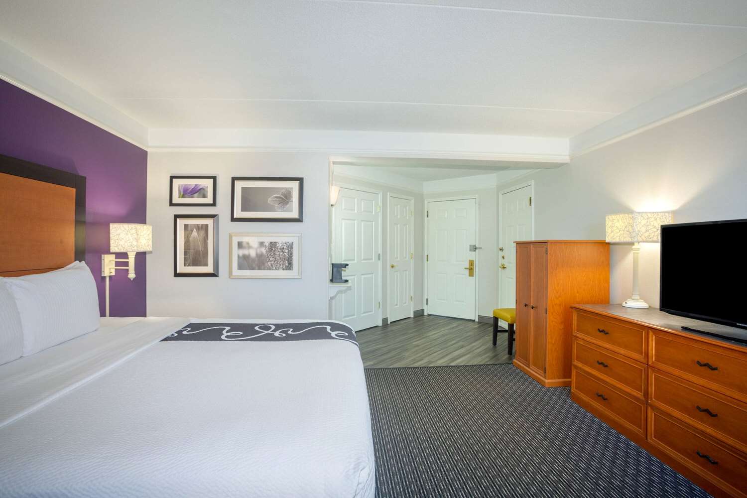 La Quinta Inn Suites St Louis Westport 17/49