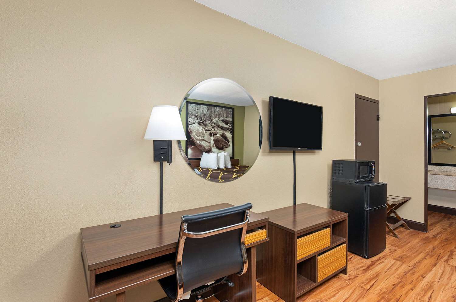 Super 8 By Wyndham Kingsport 18/25