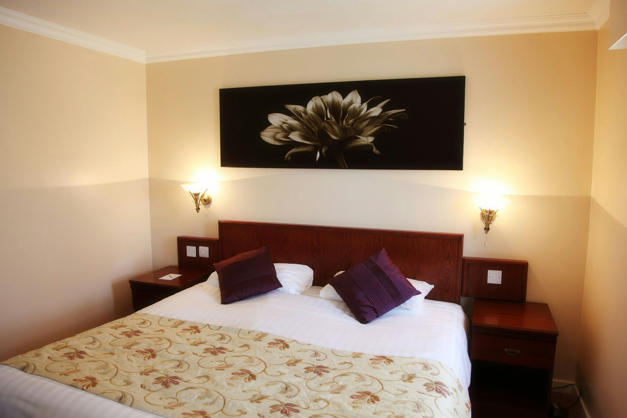 Beaufort Park Hotel 5/41