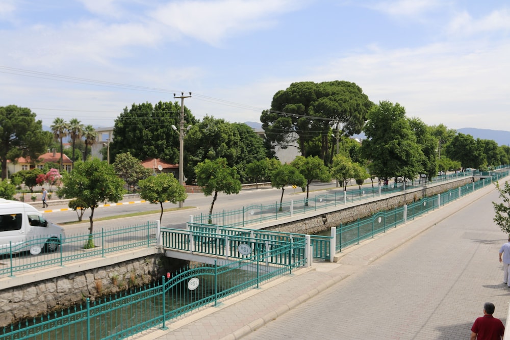 Otel Eroglu 35/44