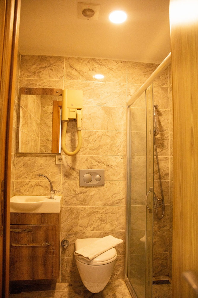 Sirin Hotel 32/33