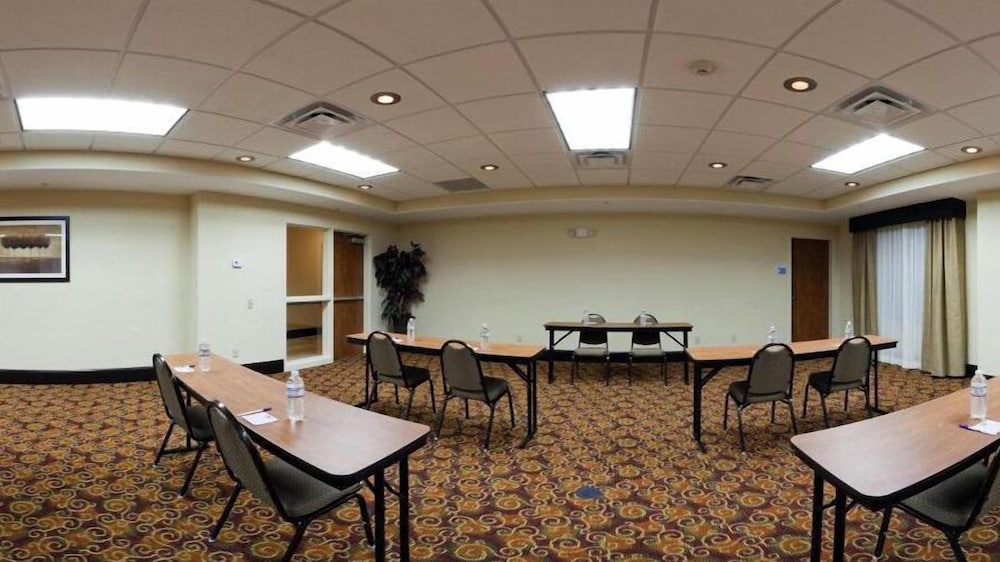 Holiday Inn Express Hotel Suites Bainbridge 47/53