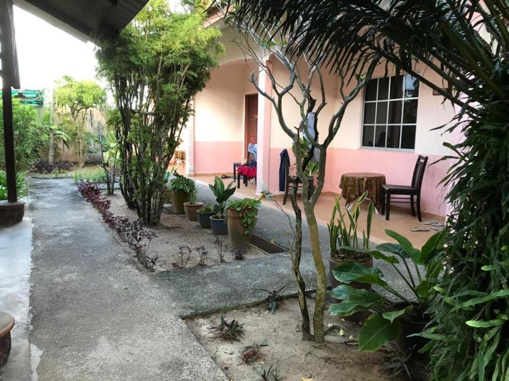 Desa Motel 41/43