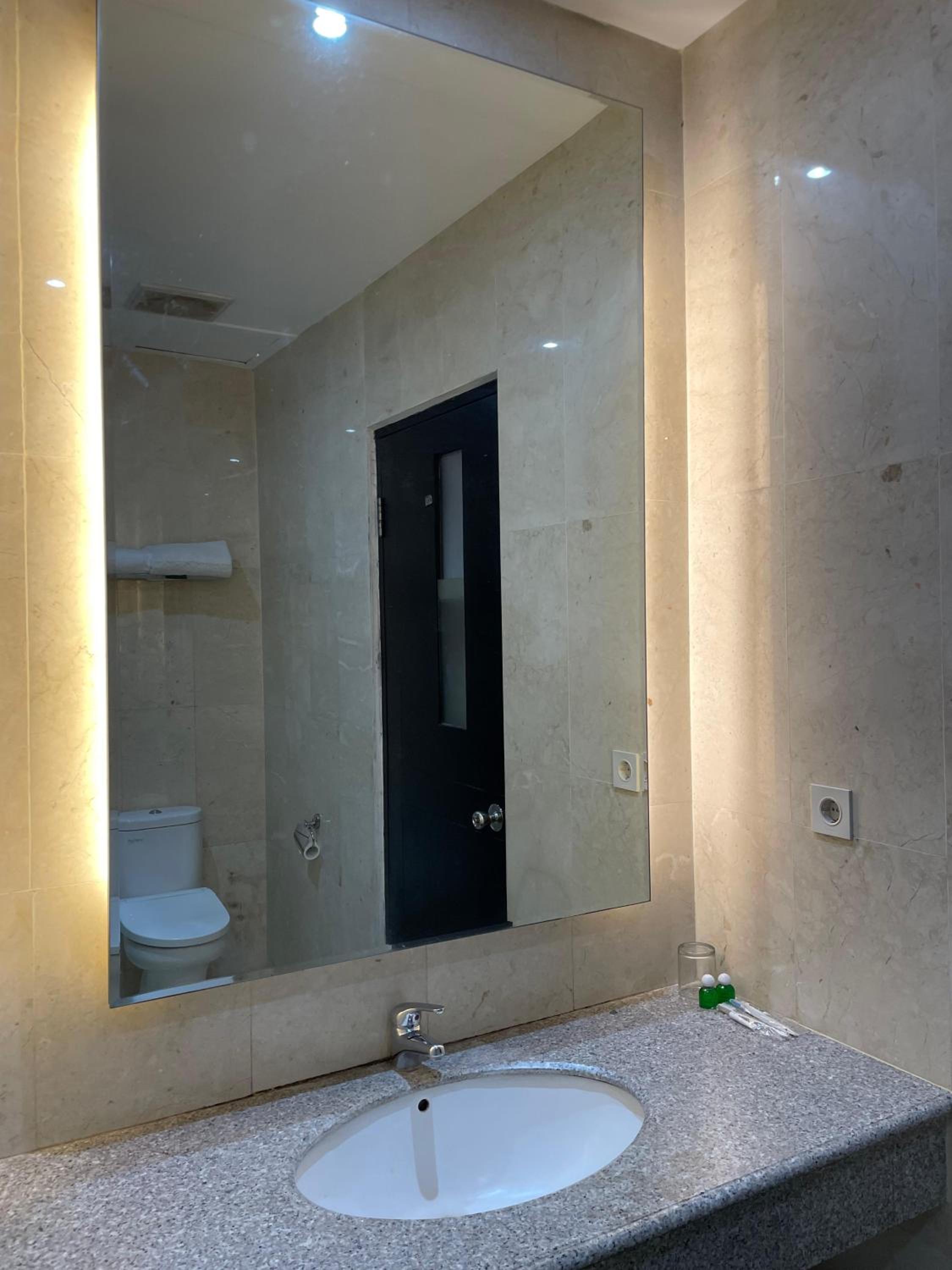 غرفة ديلوكس بسريرين منفصلين، Grand Arjuna Hotel Formerly Sheo Resort Hotel 9/10