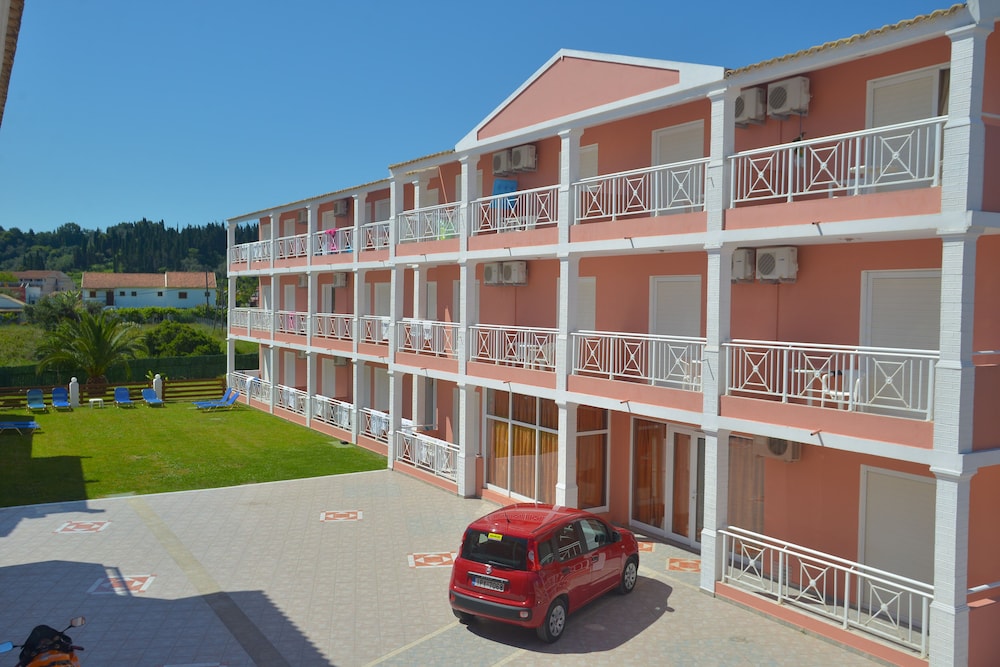 Angelina Hotel and Apartments 13/60