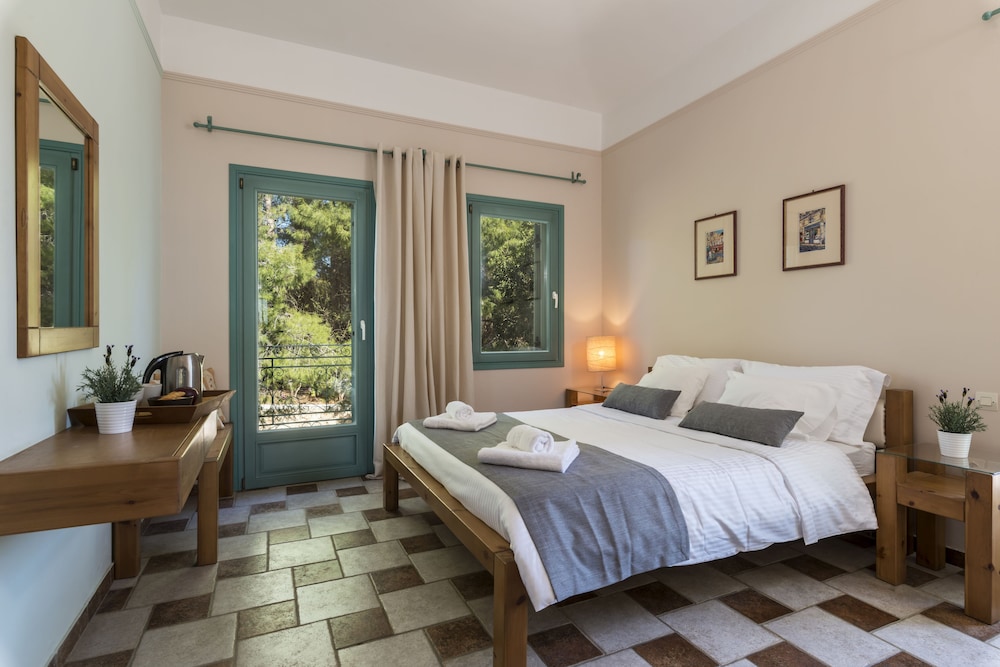 Electra Beachfront Villa 7/50